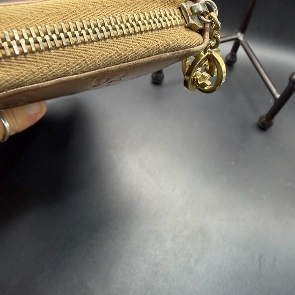 Gucci Metallic
Guccissima
Lovely Zip Around
Wallet Gold - Picture 12 of 14